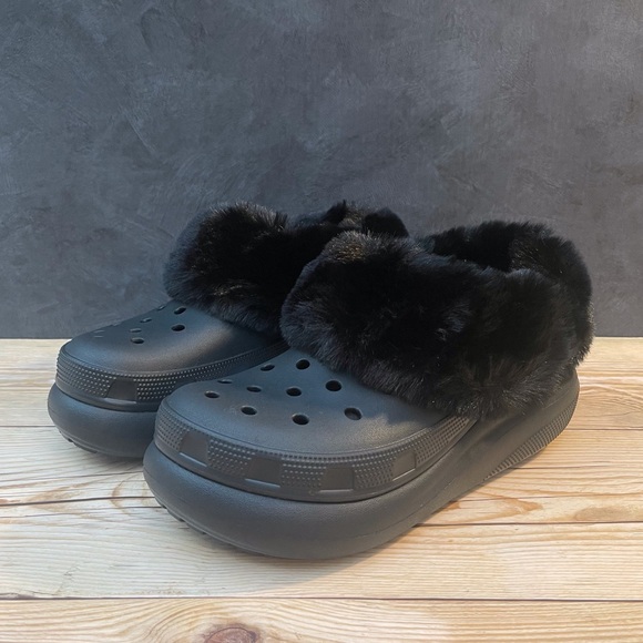 Crocs Furever Crush Fur Lined - Picture 7 of 16